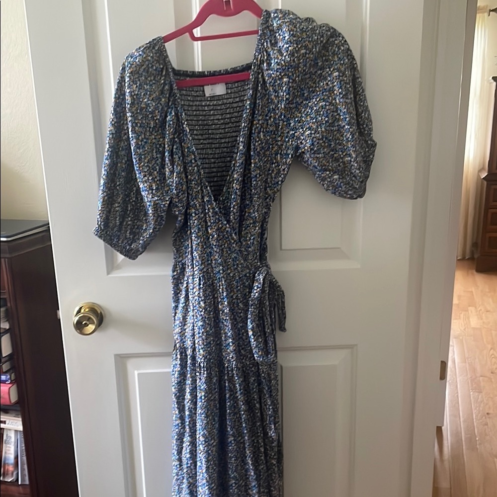 Old Navy Blue Wrap floral Sundress with Tie Front. Small. Nice.